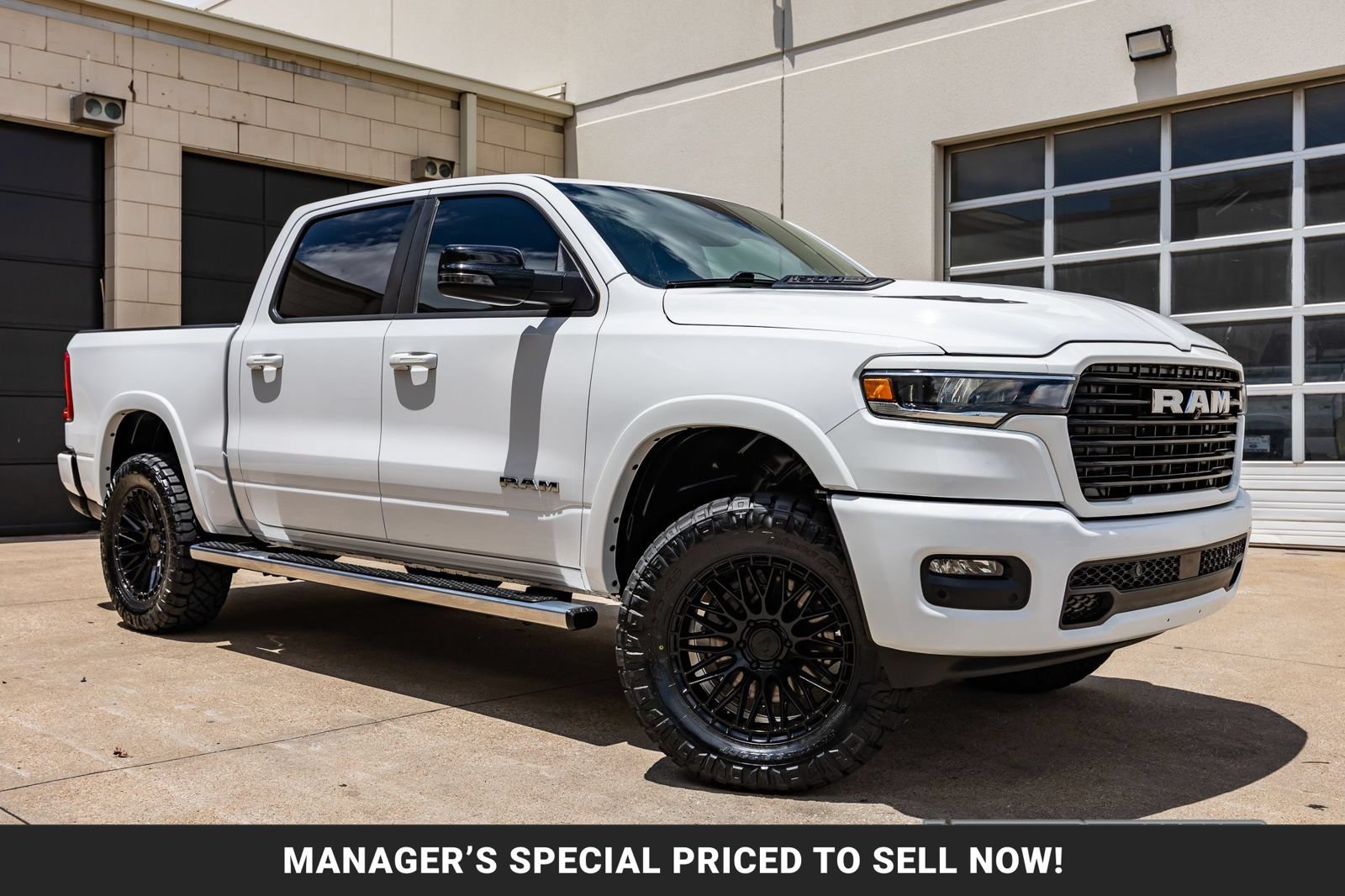 Used 2025 RAM 1500 Laramie AWD/4WD image 1