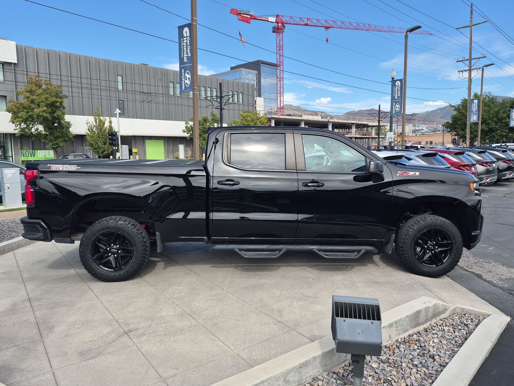Used 2021 Chevrolet Silverado 1500 LT Trail Boss w/ Convenience Package II AWD/4WD image 2
