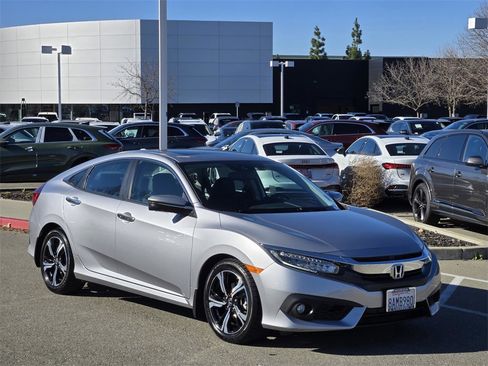 Used 2017 Honda Civic Touring image 8
