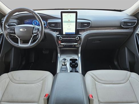 Used 2022 Ford Explorer Platinum w/ Equipment Group 601A image 9