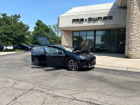 Used 2025 Toyota Prius Plug-In Hybrid FWD image 9