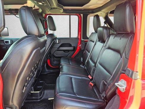Used 2018 Jeep Wrangler Unlimited Rubicon w/ Dual Top Group AWD/4WD image 14