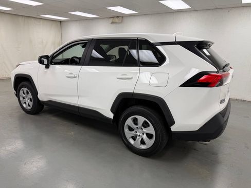 Used 2024 Toyota RAV4 LE AWD/4WD image 3