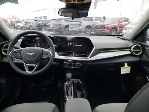 New 2026 Chevrolet Trax LT w/ Sunroof Package image 12