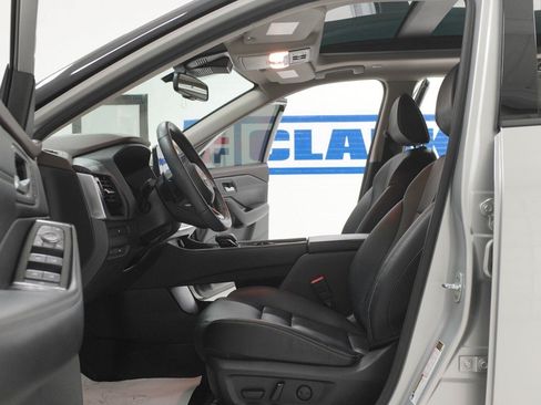 Used 2023 Nissan Rogue SL w/ SL Premium Package FWD image 5