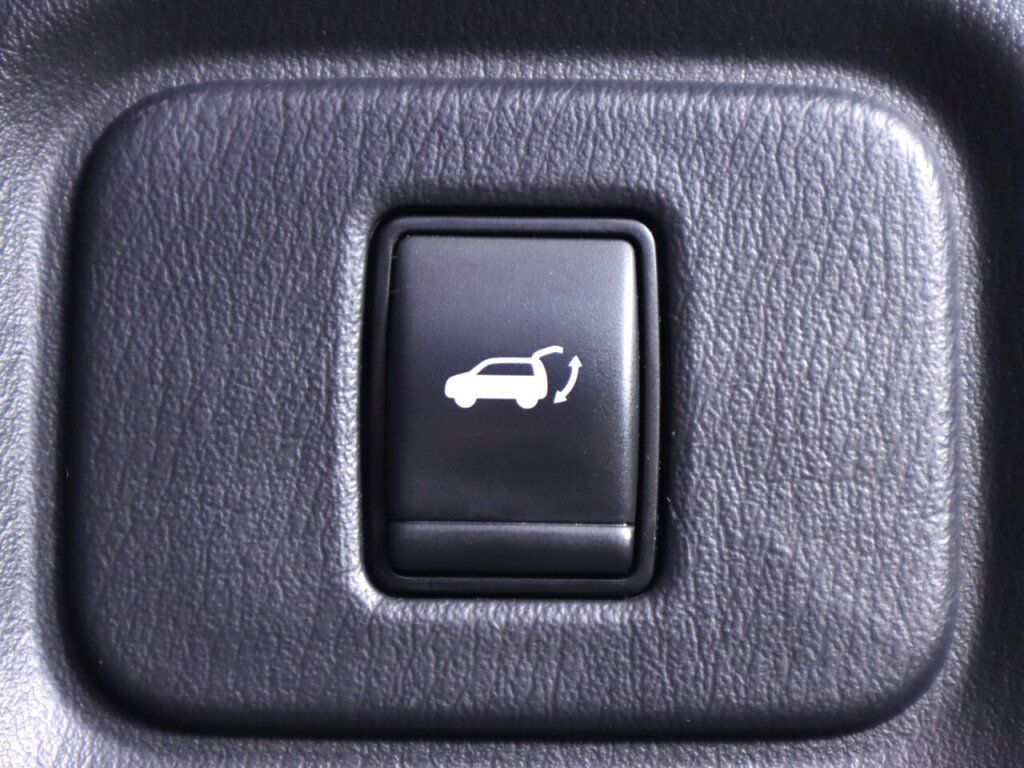 Used 2017 Nissan Pathfinder Platinum AWD/4WD image 46