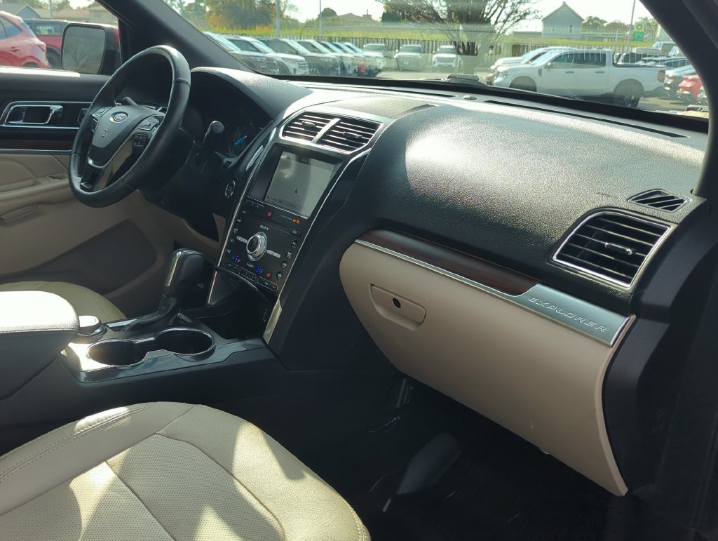 Used 2019 Ford Explorer Limited w/ Ford Safe & Smart Package AWD/4WD image 28