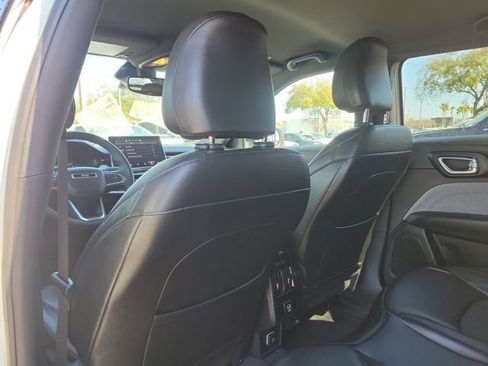 Used 2024 Jeep Compass Latitude image 10