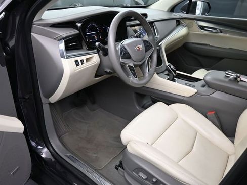 Used 2017 Cadillac XT5 Premium Luxury image 10