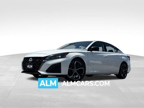 Used 2024 Nissan Altima 2.5 SR FWD image 1