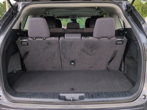 Used 2023 Toyota Highlander L FWD image 13