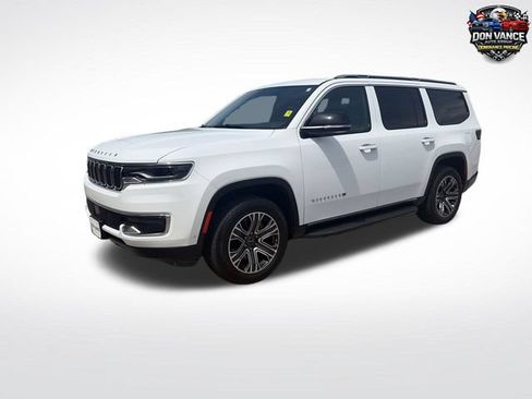 Used 2025 Jeep Wagoneer 4WD image 2