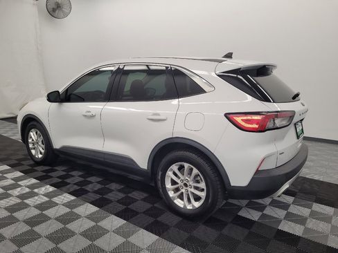 Used 2020 Ford Escape SE FWD image 3