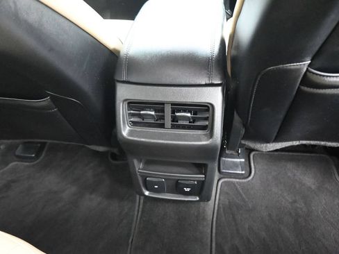 Used 2019 Ford Edge SEL w/ Equipment Group 201A FWD image 16