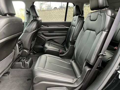 Used 2023 Jeep Grand Cherokee L Limited w/ Trailer Tow Group (B) image 4