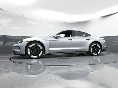 Certified 2025 Porsche Taycan image 31