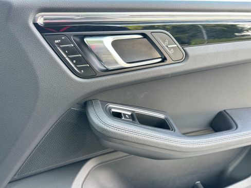 Certified 2025 Porsche Macan AWD/4WD image 19