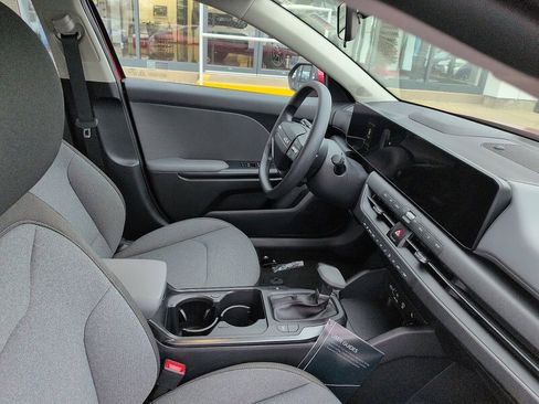 New 2025 Kia K4 LXS image 7