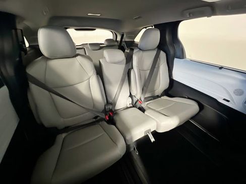 New 2026 Toyota Sienna XLE image 29