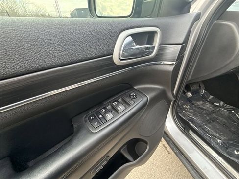 Used 2020 Jeep Grand Cherokee Limited image 13