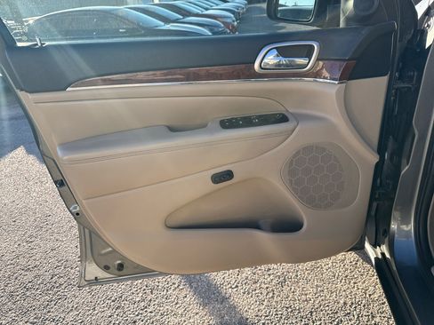 Used 2013 Jeep Grand Cherokee Limited image 13