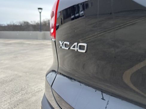 Certified 2025 Volvo XC40 B5 Core image 37