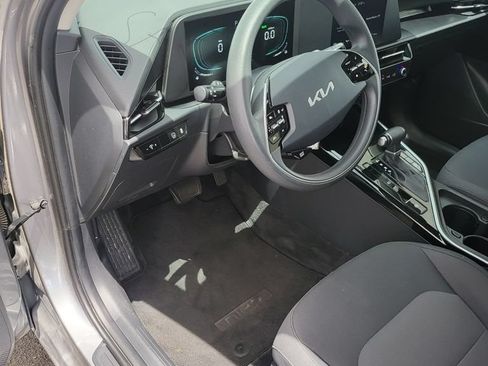 Used 2025 Kia Niro LX FWD image 3
