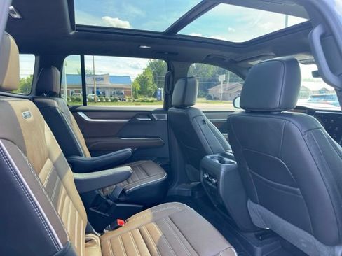Used 2026 GMC Acadia Denali Ultimate w/ LPO, Floor Liner Package AWD/4WD image 14