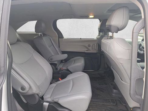 Used 2023 Toyota Sienna XLE image 18
