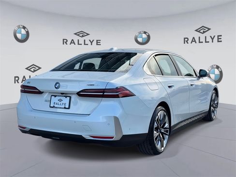 Certified 2024 BMW i5 eDrive40i w/ Convenience Package image 4