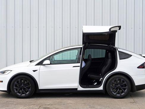 Used 2022 Tesla Model X image 49