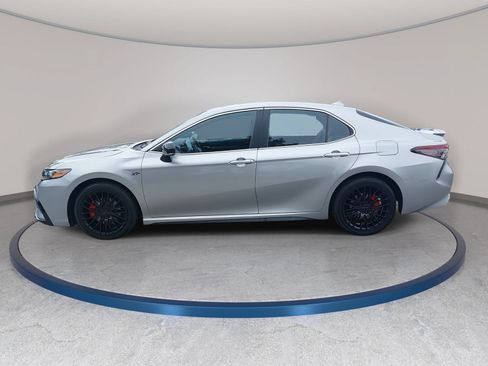 Used 2022 Toyota Camry SE FWD image 8