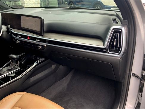 Used 2024 Kia Sorento SX Prestige w/ Olive Brown Leather Package image 18