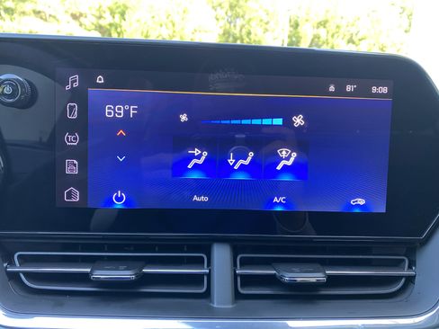 Used 2026 Chevrolet Trax LT w/ LPO, Blackout Package FWD image 25