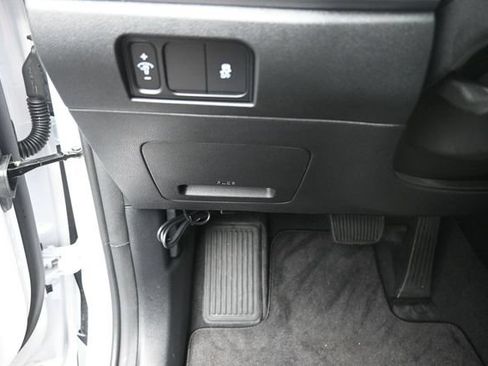 Used 2026 Kia Sorento LX FWD image 16