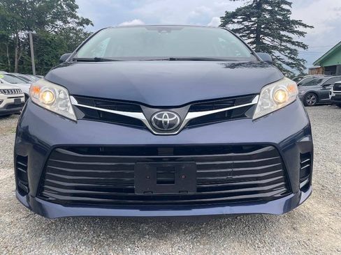 Used 2020 Toyota Sienna LE FWD image 3