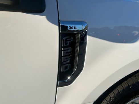 Used 2020 Ford F250 XL w/ Power Equipment Group image 32