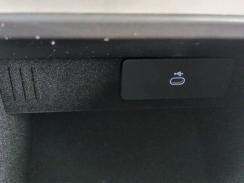 New 2026 Land Rover Range Rover SE image 32