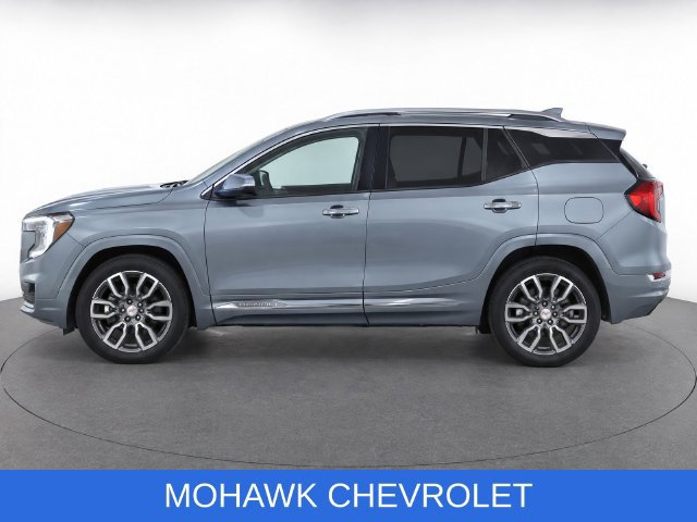 Used 2024 GMC Terrain Denali w/ Denali Premium Package AWD/4WD image 7