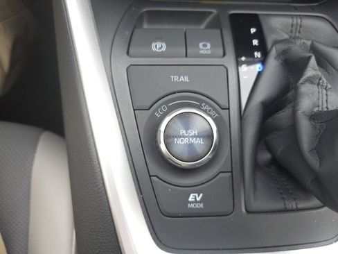 Used 2025 Toyota RAV4 Limited image 19