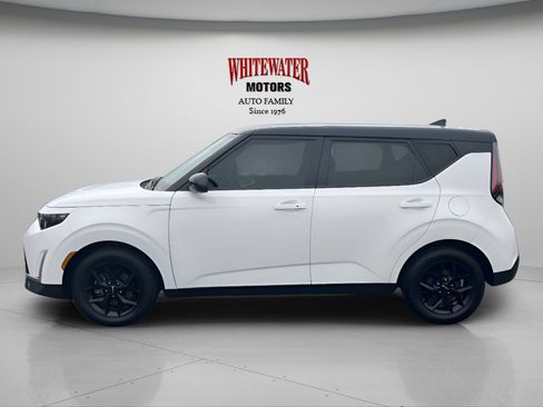 Used 2023 Kia Soul S FWD image 2