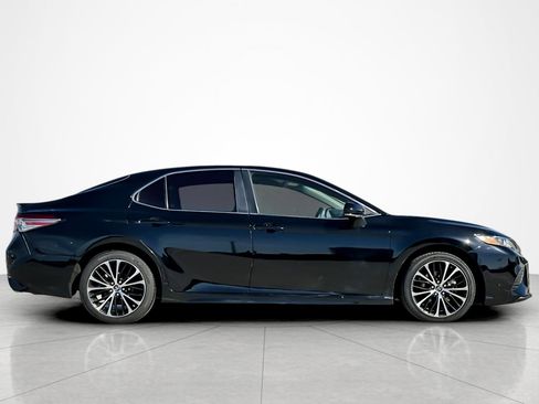 Certified 2018 Toyota Camry SE w/ Convenience Package image 6