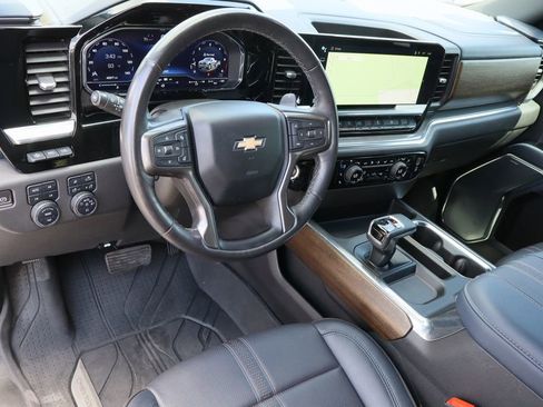 Used 2023 Chevrolet Silverado 1500 High Country w/ High Country Premium Package AWD/4WD image 12