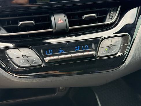 Used 2020 Toyota C-HR XLE FWD image 24
