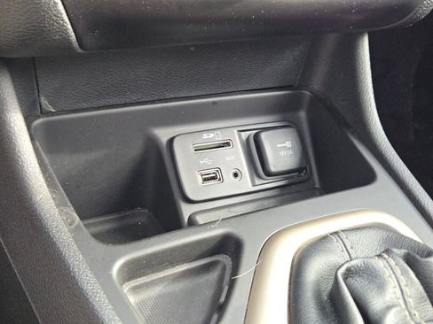 Used 2017 Jeep Cherokee Limited image 26