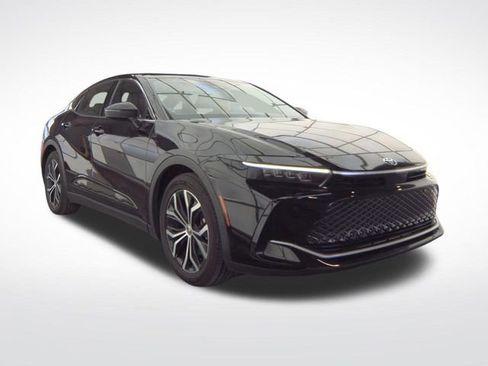 Used 2024 Toyota Crown Limited image 3