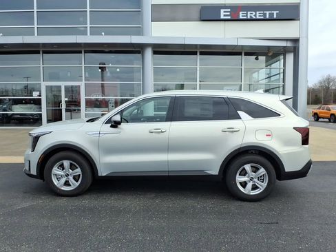 Used 2026 Kia Sorento LX FWD image 4