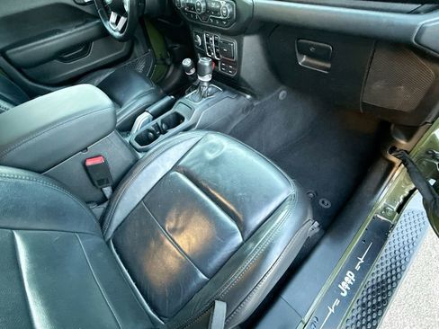 Used 2020 Jeep Wrangler Unlimited Sahara image 32