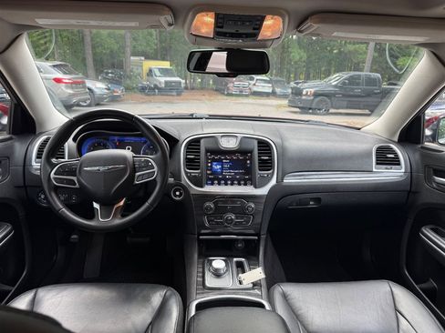 Used 2018 Chrysler 300 Touring L AWD/4WD image 15