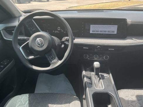 Used 2025 Nissan Kicks SV FWD image 16